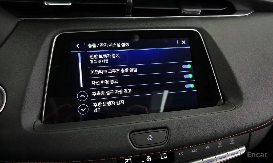 Фото 16 - Cadillac XT4