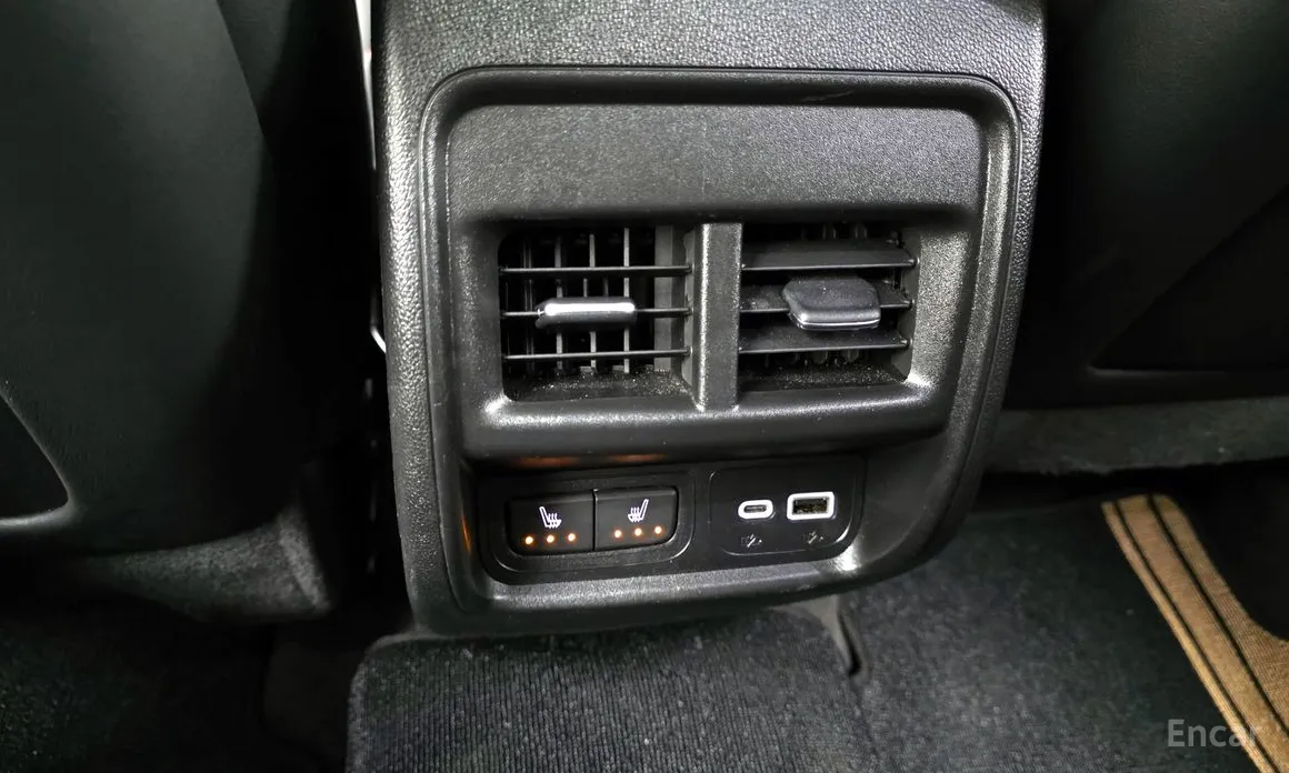 Фото 18 - Cadillac XT4