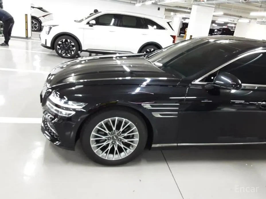 Фото 2 - Genesis G80