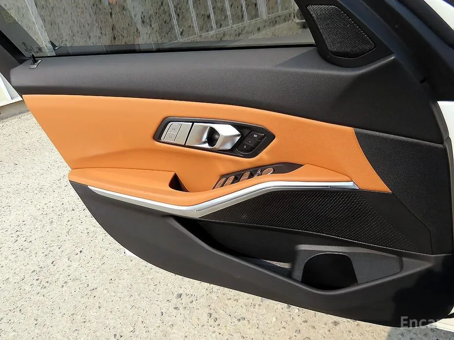 Photo 11 - BMW 3 Series