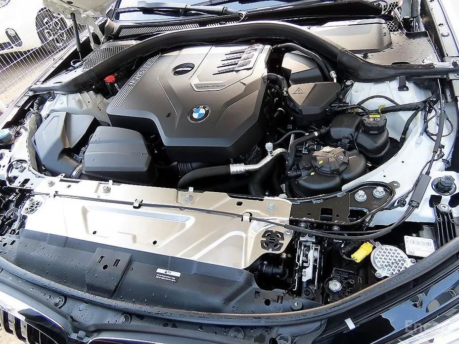 Photo 18 - BMW 3 Series