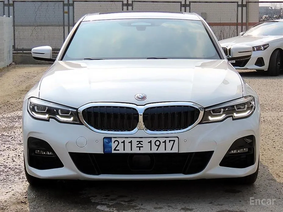 Photo 2 - BMW 3 Series