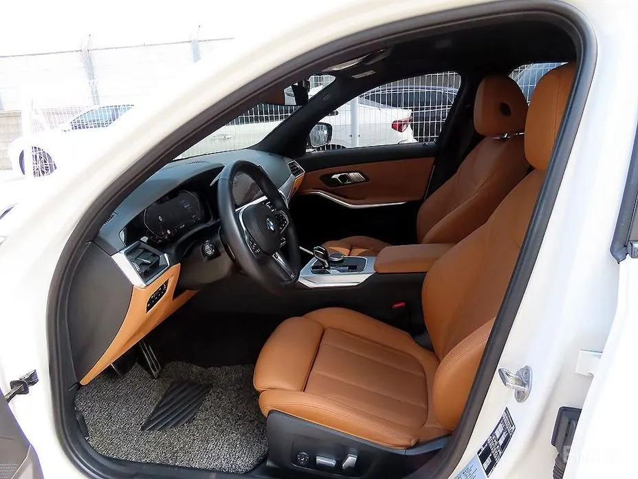 Photo 5 - BMW 3 Series