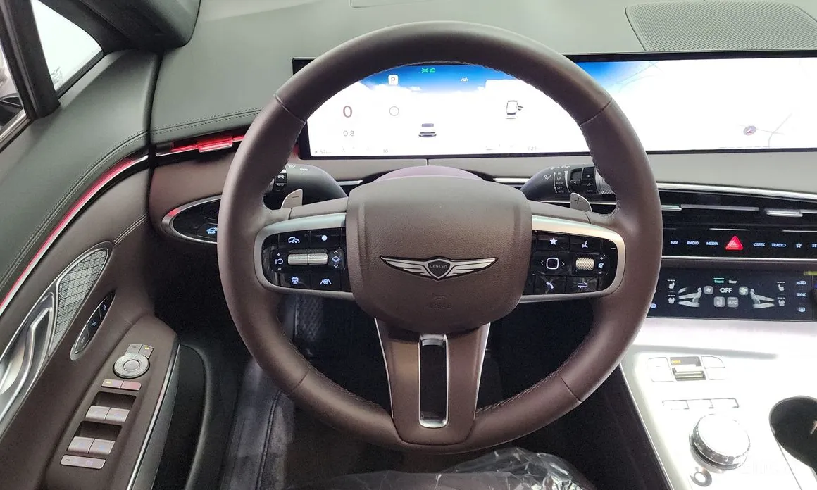 Фото 13 - Genesis GV70