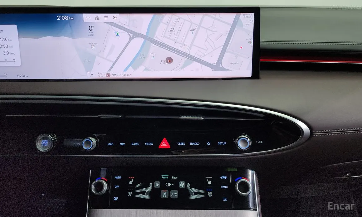 Фото 14 - Genesis GV70