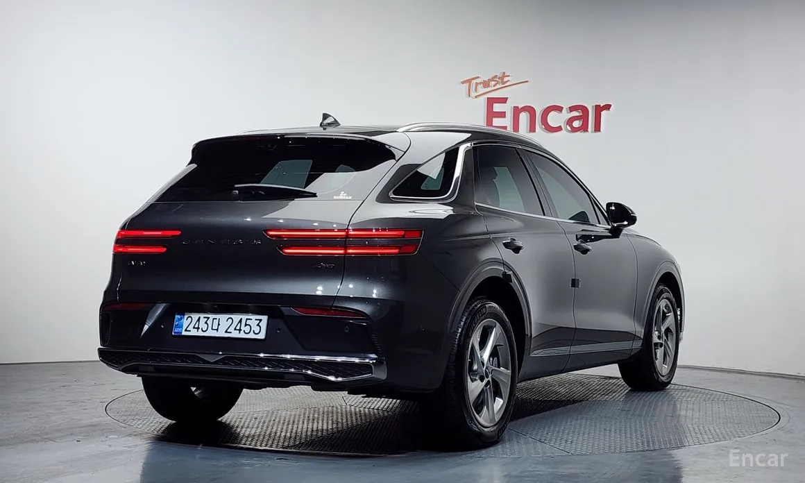 Фото 2 - Genesis GV70