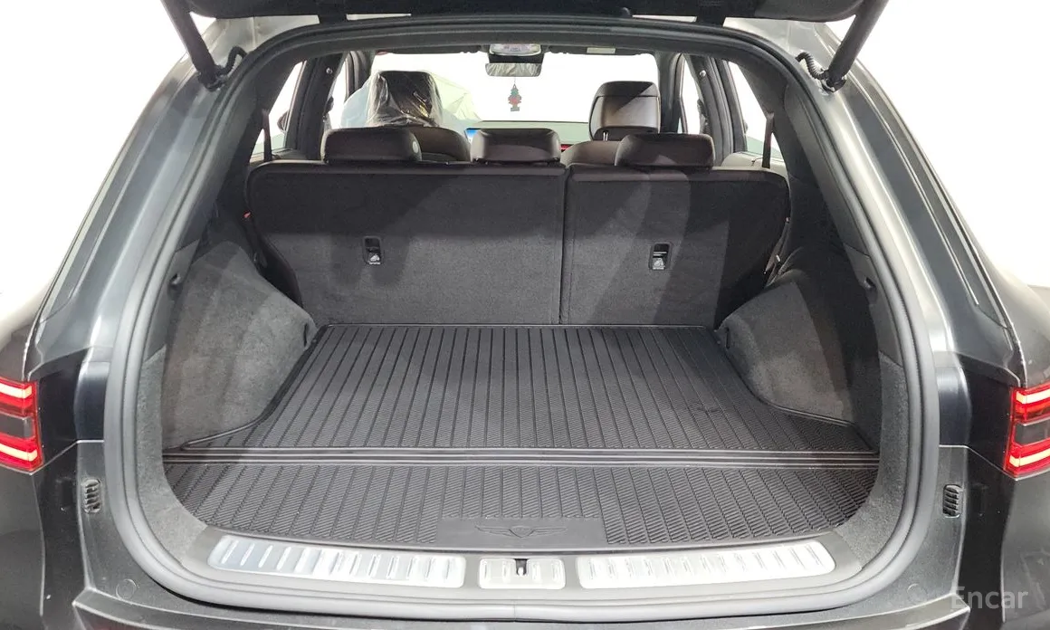 Фото 20 - Genesis GV70