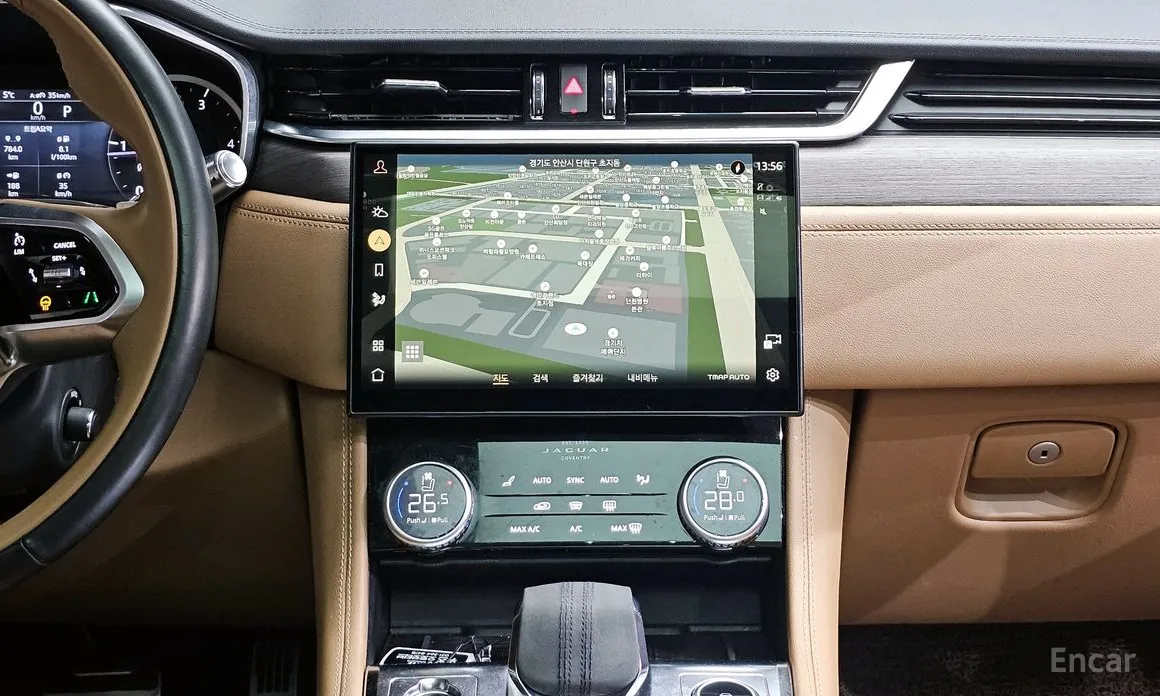 Фото 19 - Jaguar F-Pace