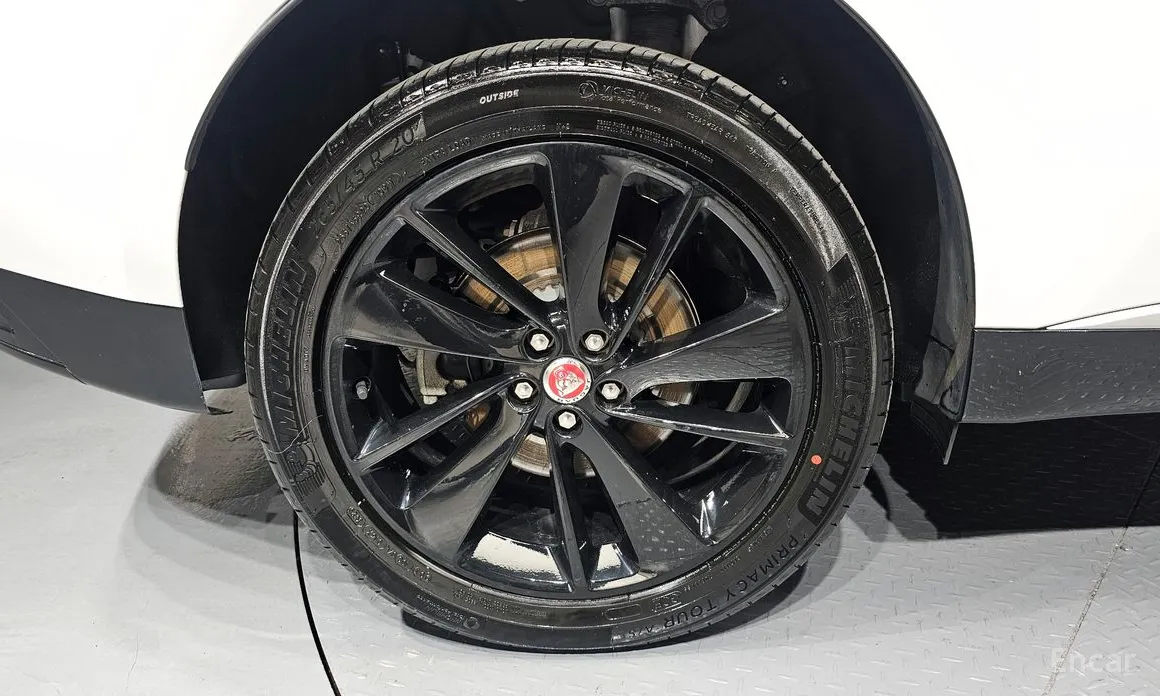 Фото 5 - Jaguar F-Pace