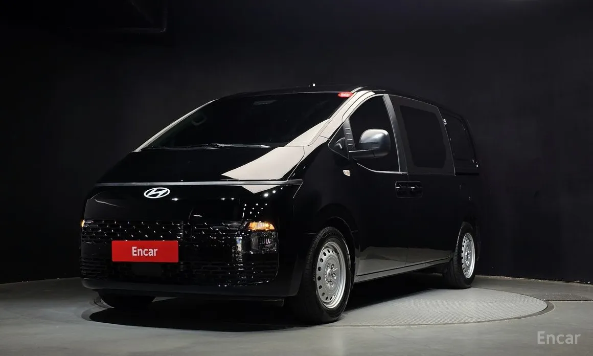 Фото 1 - Hyundai Staria