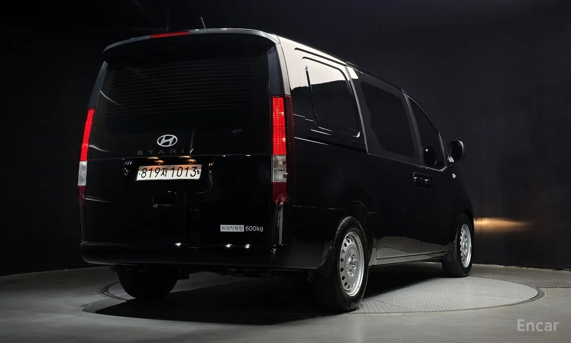 Фото 2 - Hyundai Staria