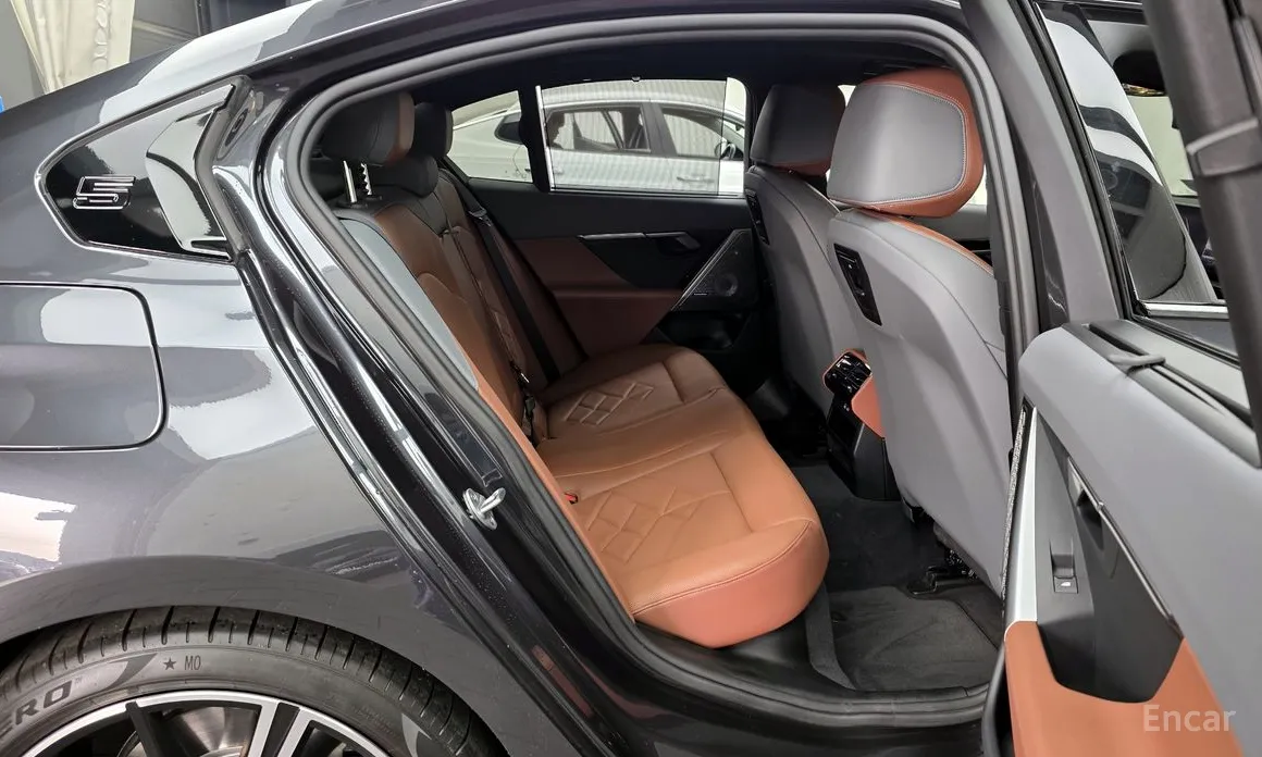 Фото 13 - BMW 5 Series