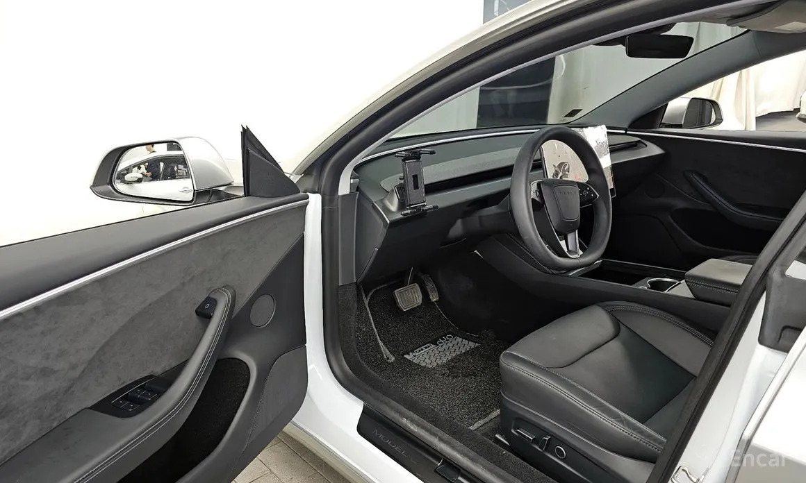 Фото 10 - Tesla Model 3