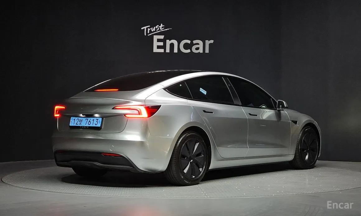 Фото 2 - Tesla Model 3