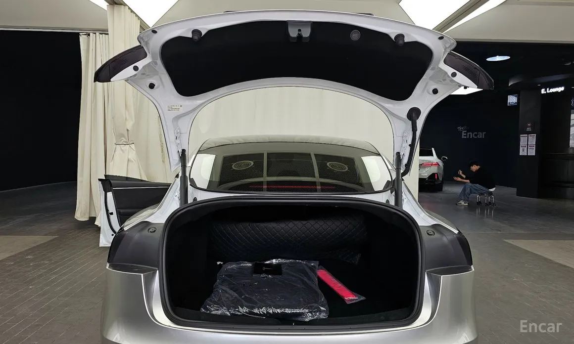 Фото 20 - Tesla Model 3