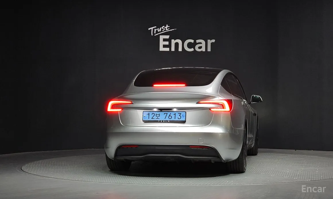 Фото 4 - Tesla Model 3