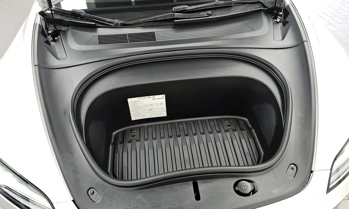 Фото 6 - Tesla Model 3