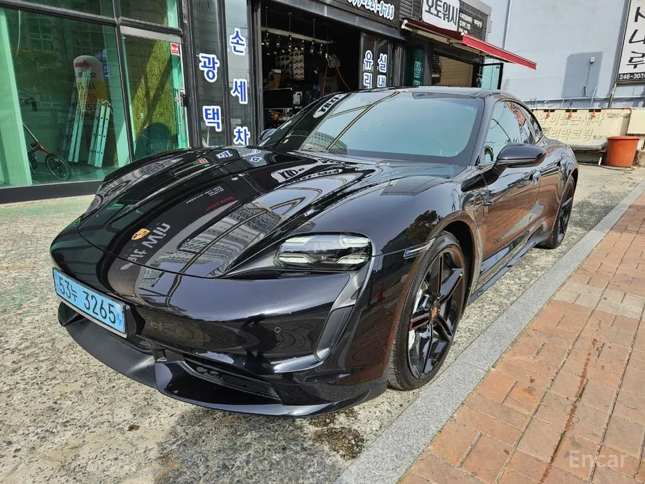 Photo 1 - Porsche Taycan