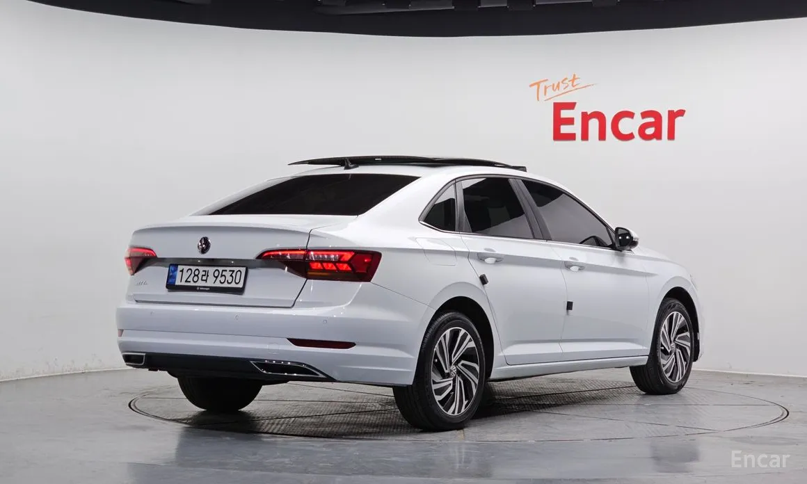 Photo 2 - Volkswagen Jetta