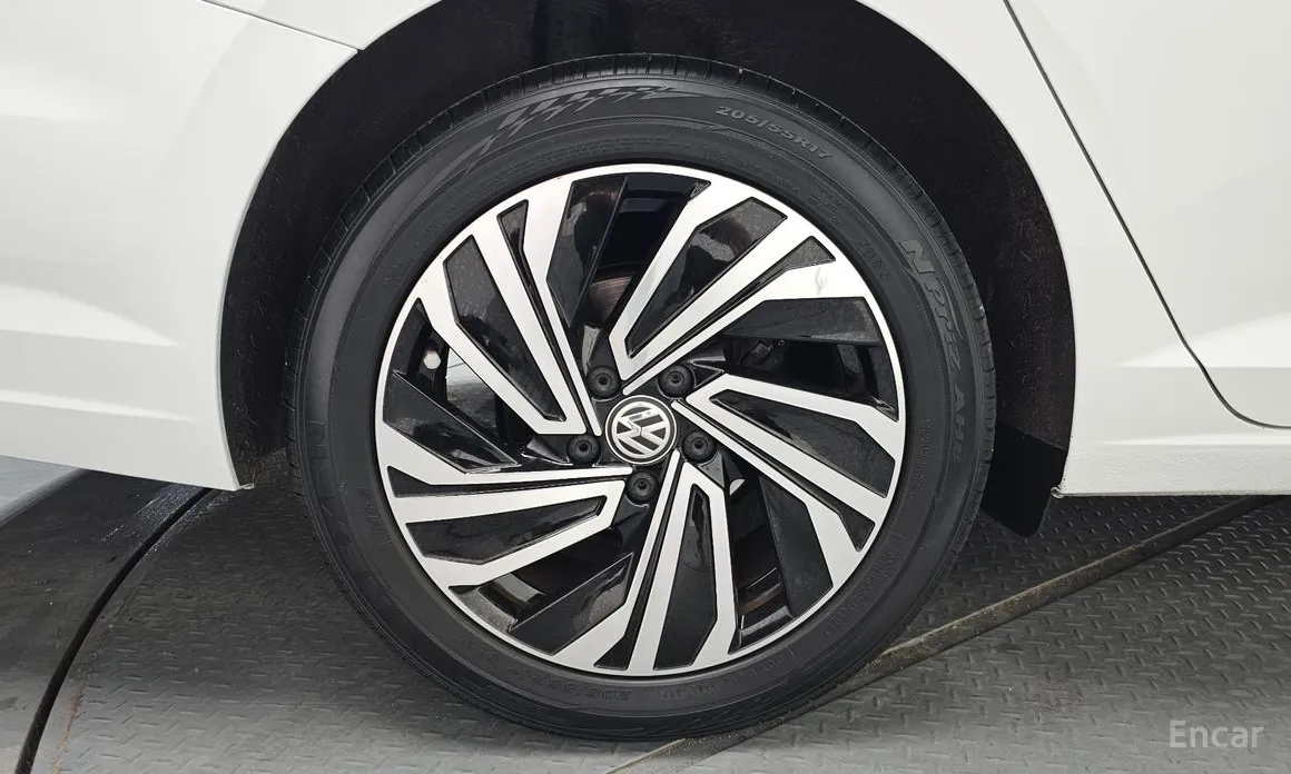 Photo 5 - Volkswagen Jetta