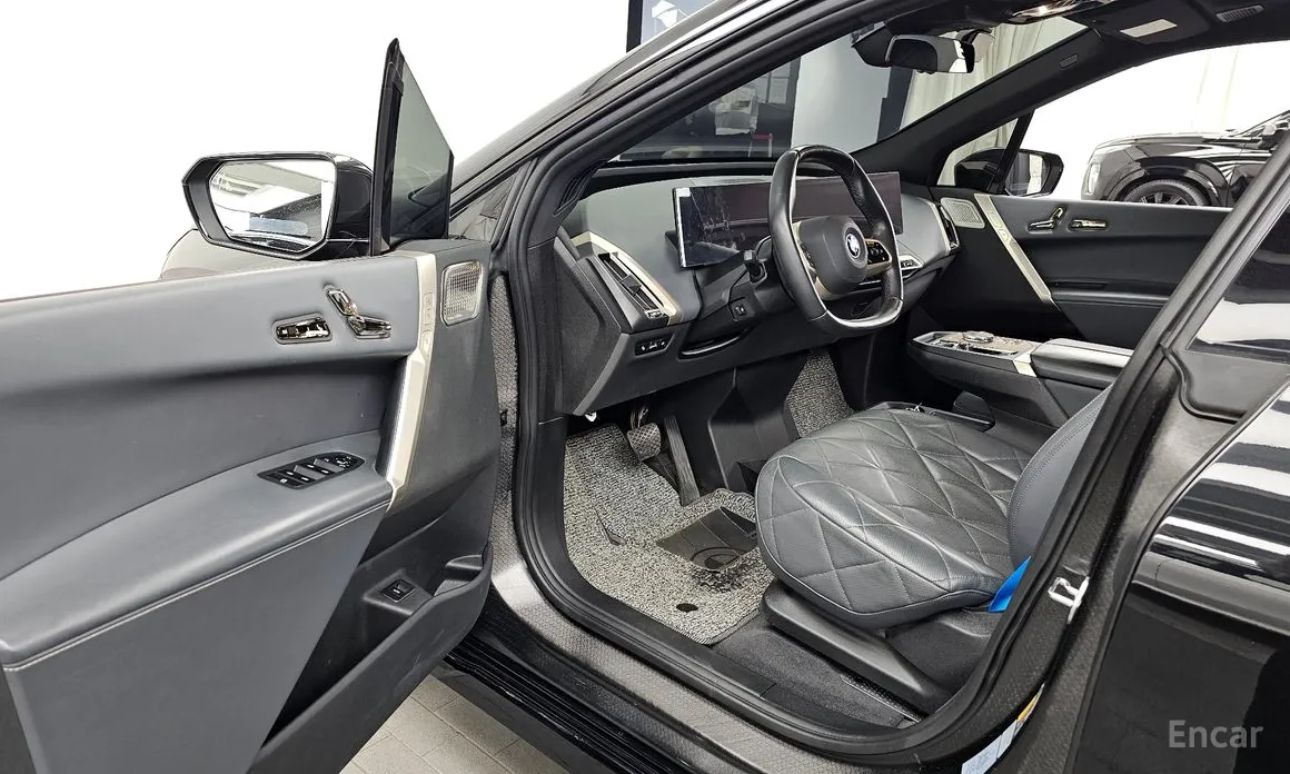 Фото 10 - BMW iX