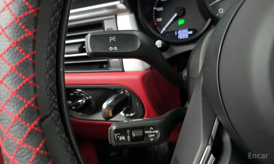 Фото 16 - Porsche Macan