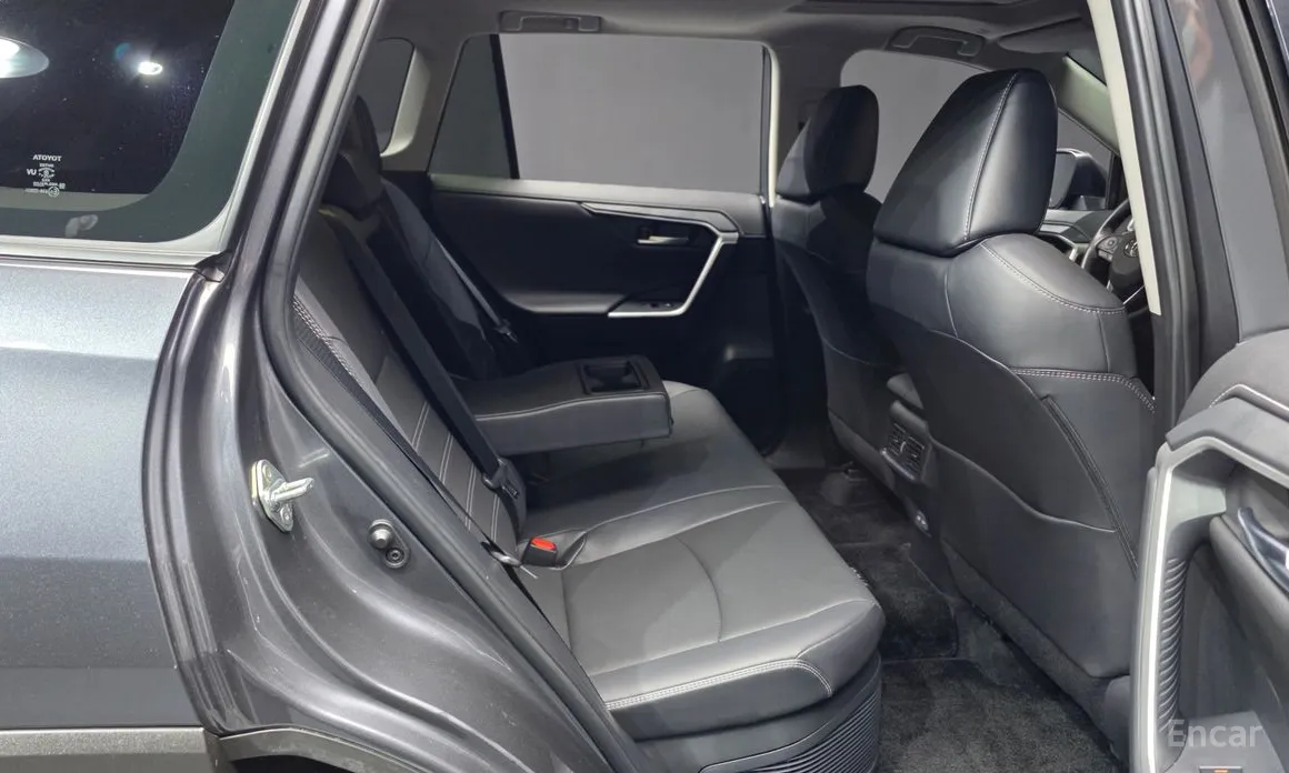 Фото 13 - Toyota RAV4