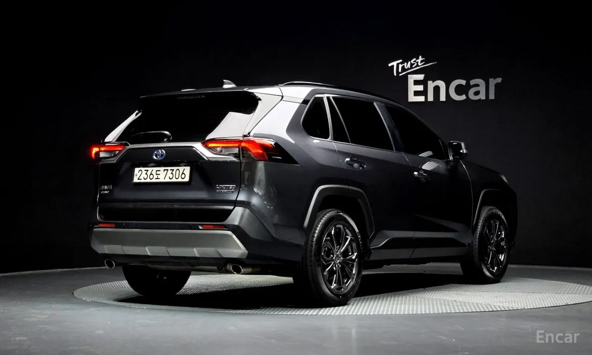 Фото 2 - Toyota RAV4