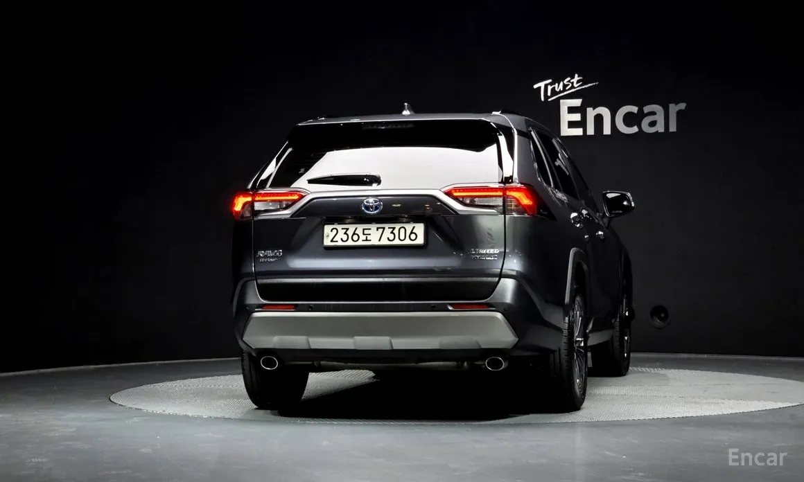 Фото 4 - Toyota RAV4