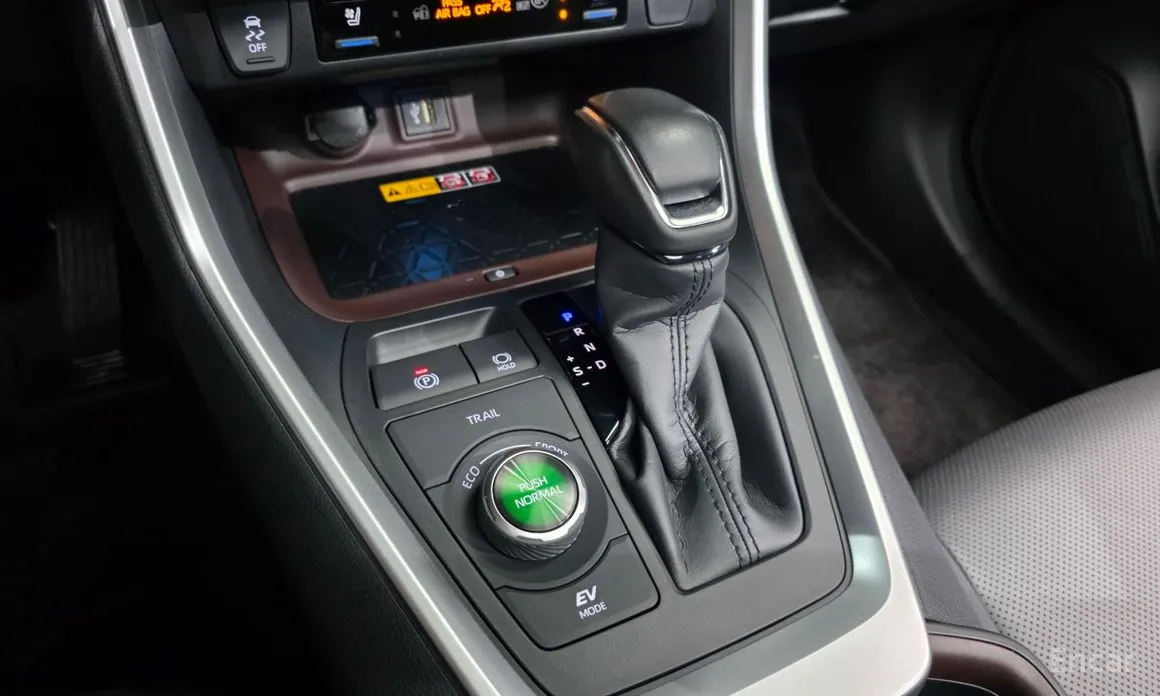 Фото 9 - Toyota RAV4