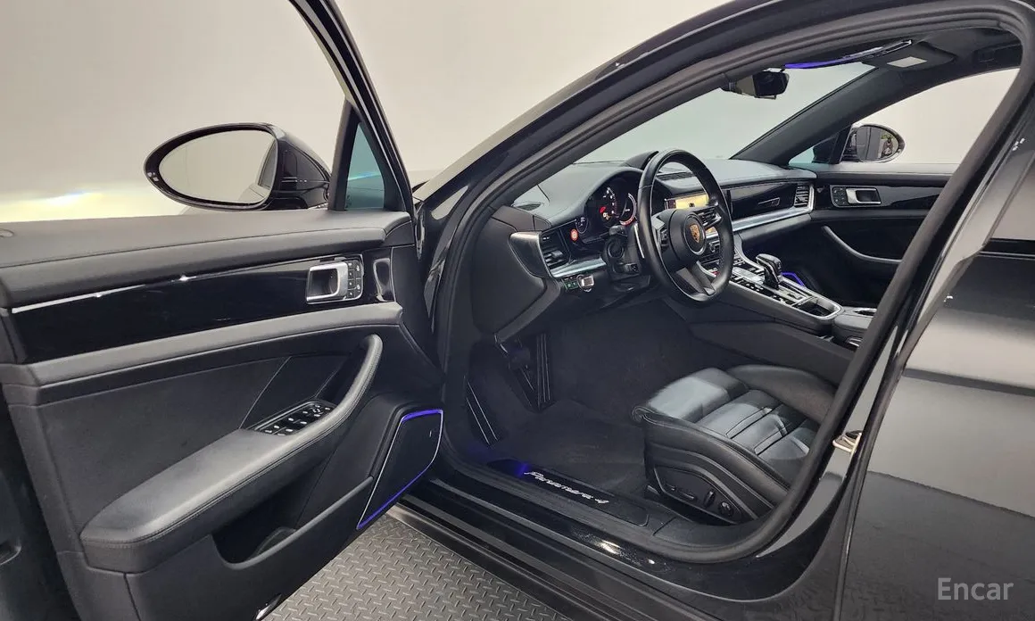 Фото 10 - Porsche Panamera