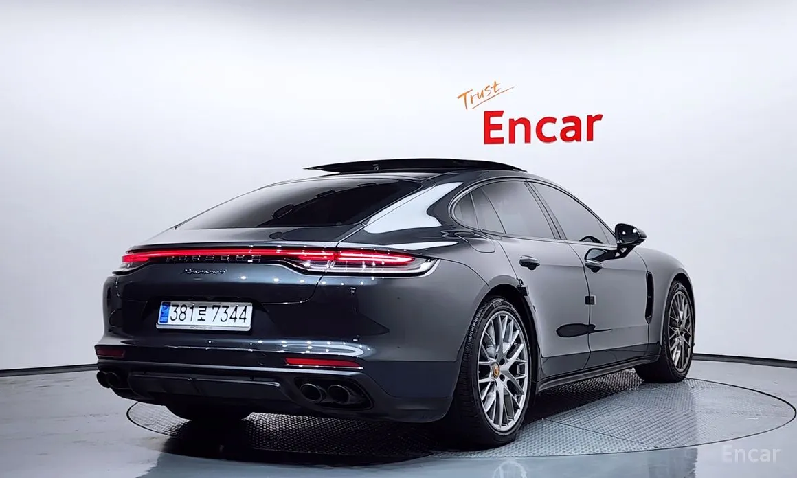 Фото 2 - Porsche Panamera