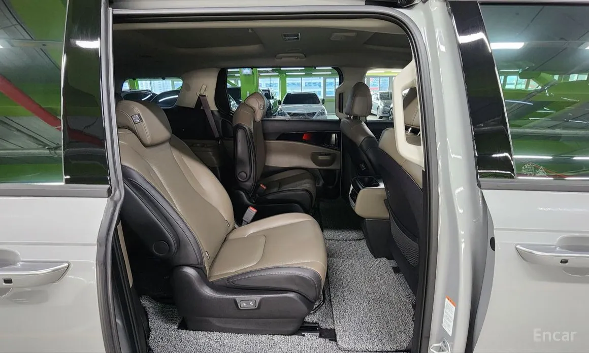 Фото 18 - Kia Carnival