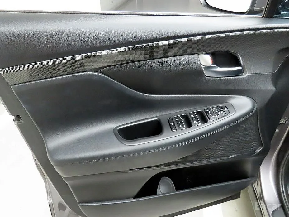 Фото 11 - Hyundai Santa Fe