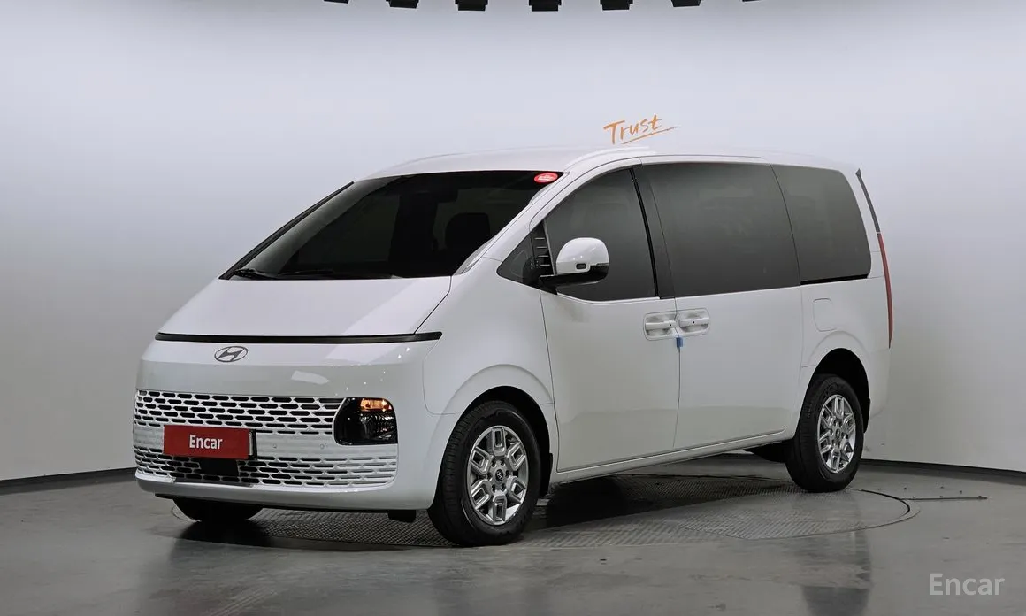 Фото 1 - Hyundai Staria