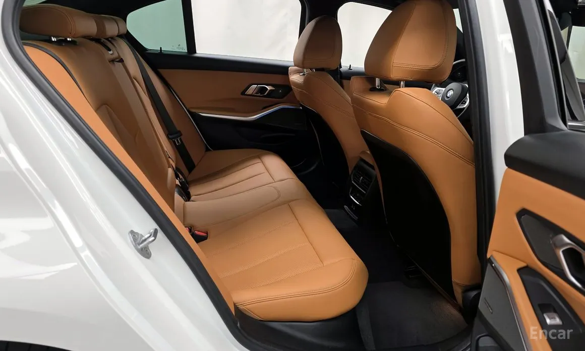 Photo 12 - BMW 3 Series