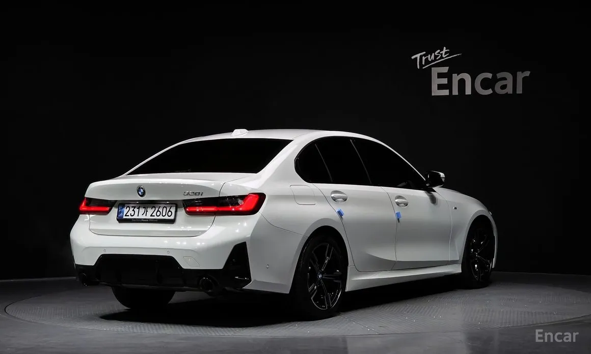 Photo 2 - BMW 3 Series