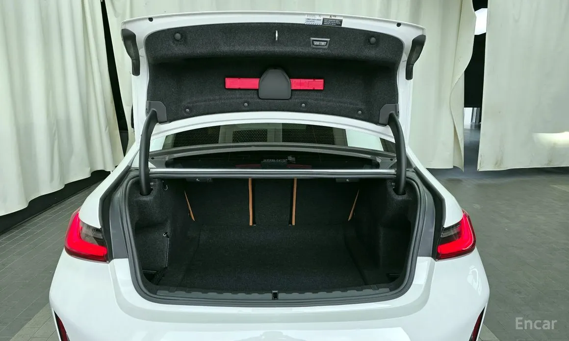 Photo 20 - BMW 3 Series