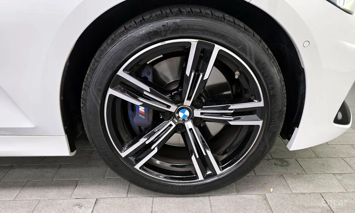 Photo 5 - BMW 3 Series