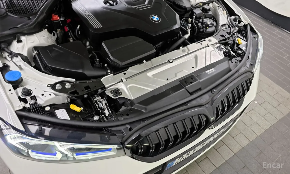 Photo 6 - BMW 3 Series