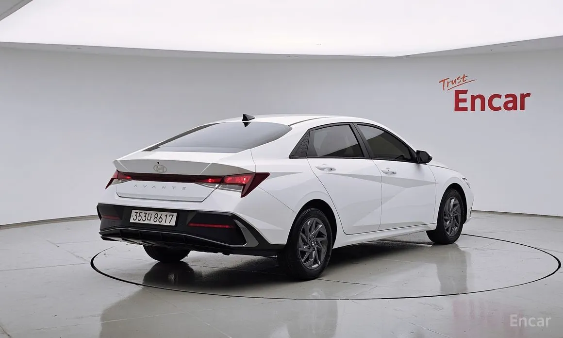 Фото 2 - Hyundai Avante