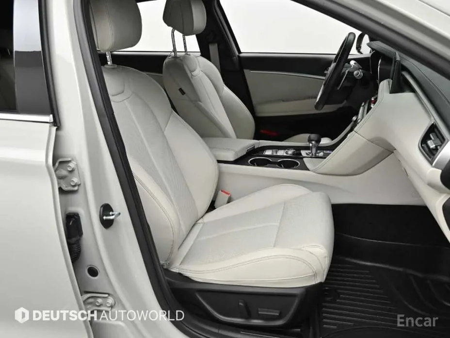 Фото 10 - Genesis G70