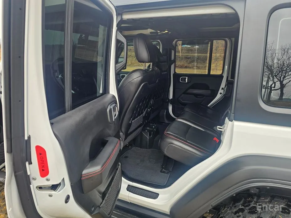 Фото 10 - Jeep Wrangler