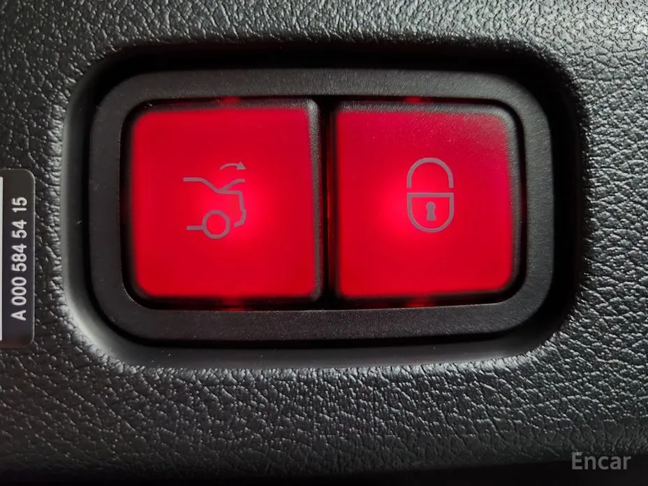 Photo 10 - Mercedes-Benz E-Class