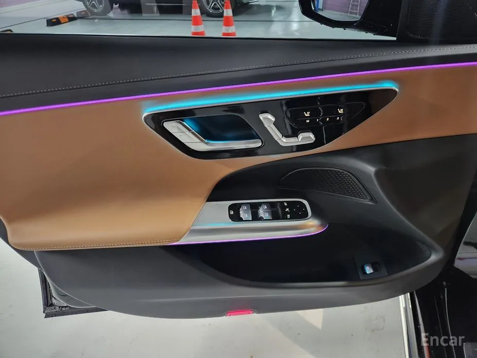 Photo 11 - Mercedes-Benz E-Class