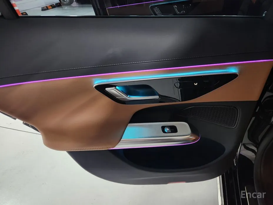 Photo 12 - Mercedes-Benz E-Class