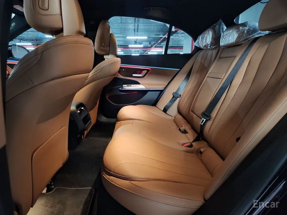 Photo 14 - Mercedes-Benz E-Class