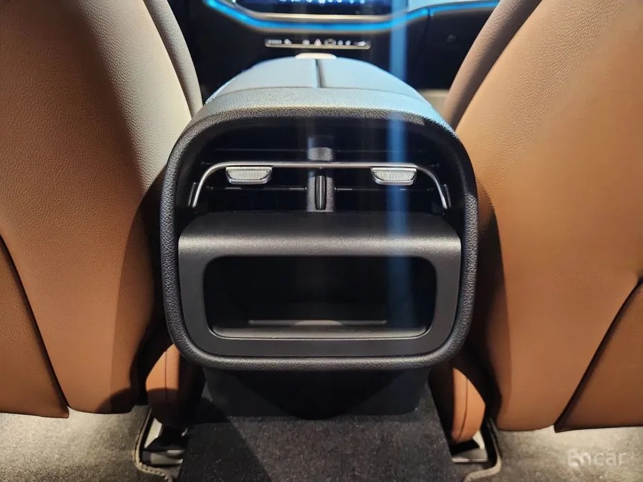 Photo 17 - Mercedes-Benz E-Class