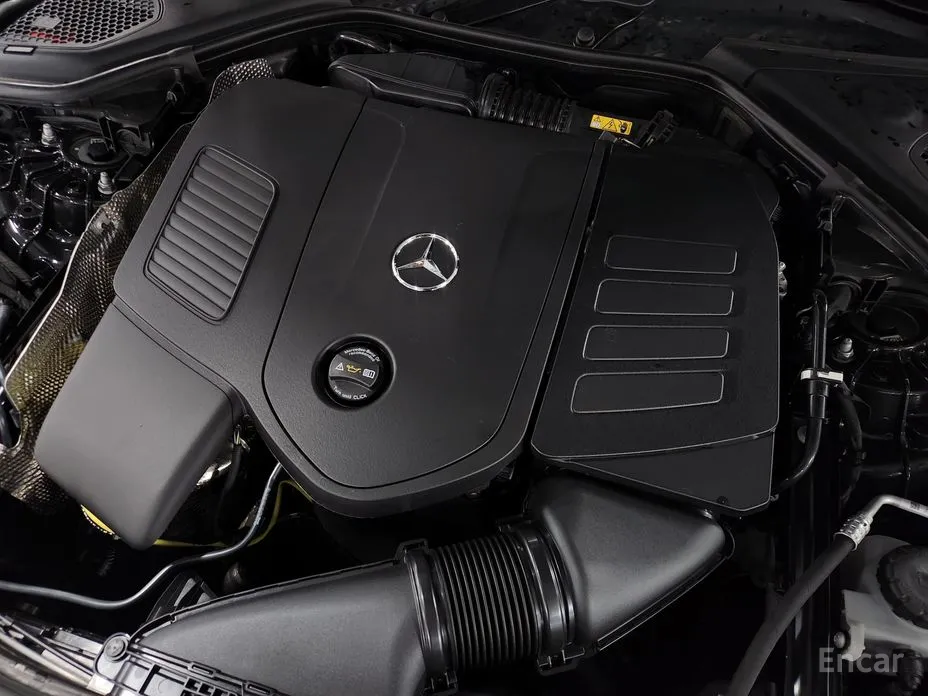 Photo 20 - Mercedes-Benz E-Class