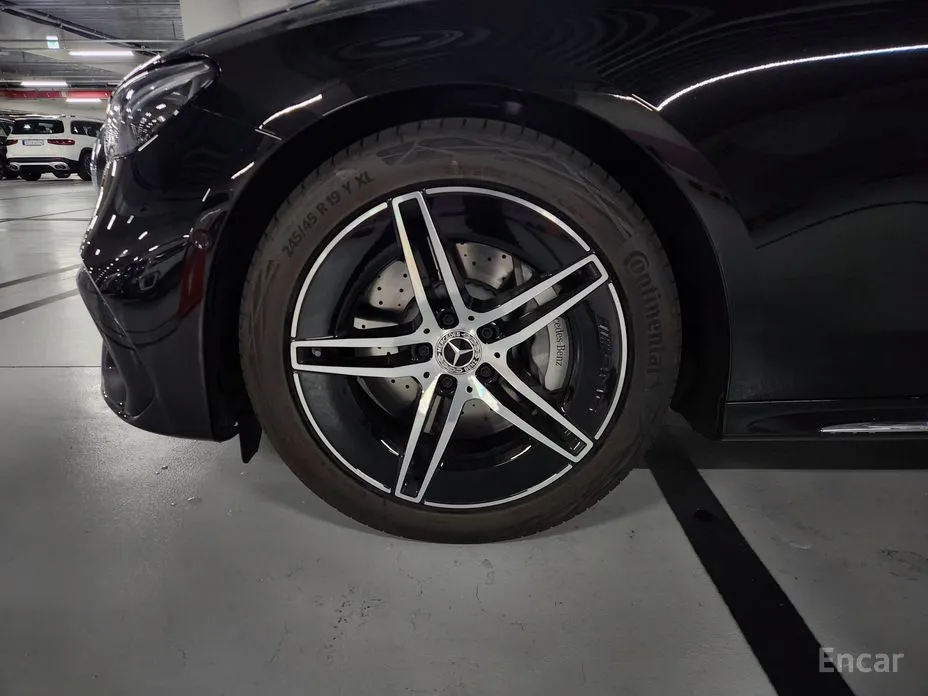 Photo 4 - Mercedes-Benz E-Class